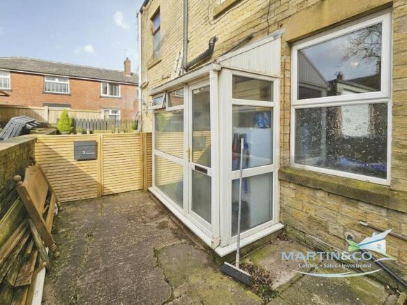 3 bed property, in Moorfield View, £120,000