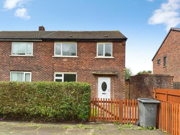 2 bed property, in Empress Drive, £195,000