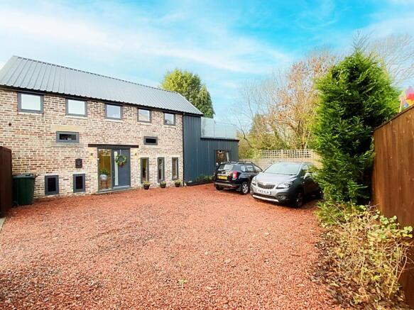 4 bed property, in Cross House Cottage, £670,000