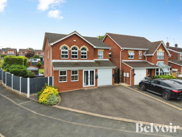 4 bed property, in Honeysuckle Way, £475,000
