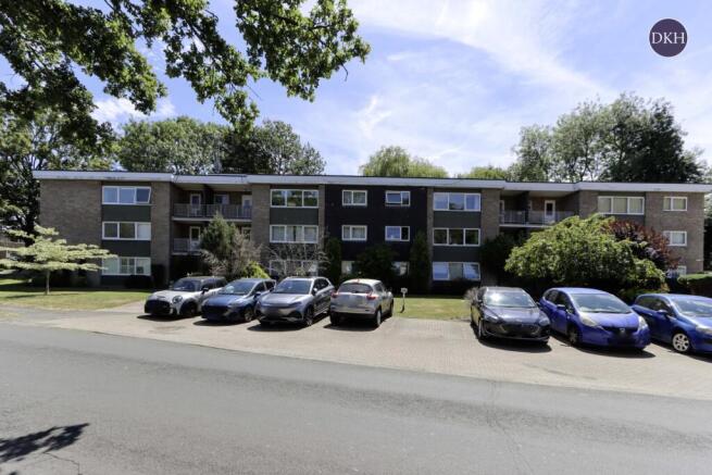 2 bed property, in By The Wood, £345,000
