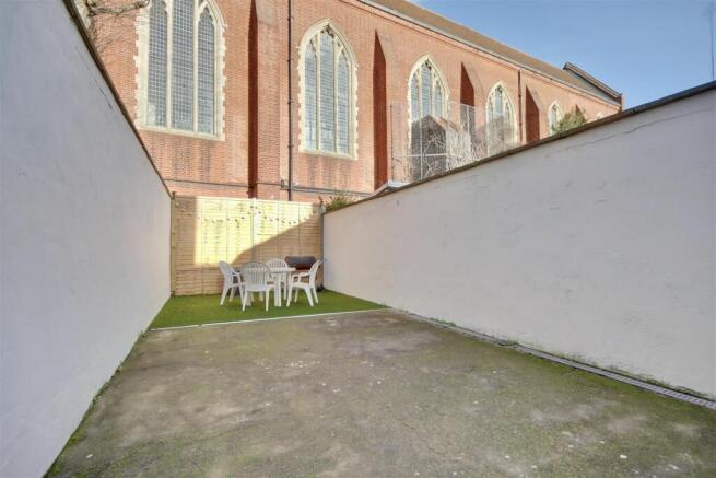 4 bed property, in Fawcett Road, £275,000