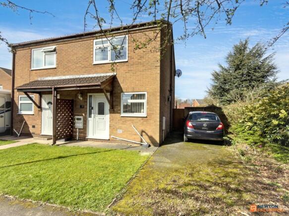 2 bed property, in Oxford Street, £185,000