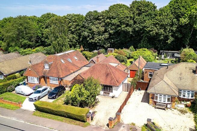 3 bed property, in Park Lane, £650,000