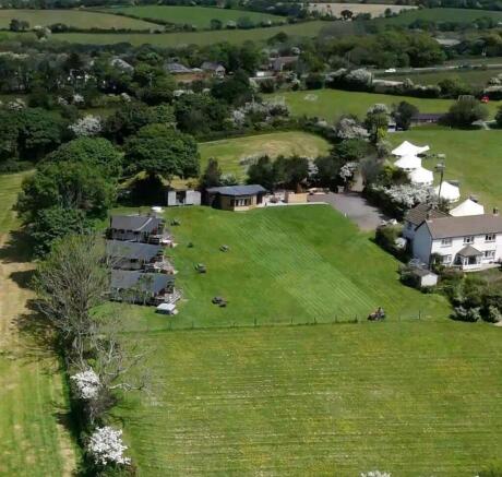 4 bed property, in Touring & Glamping Site, £1,375,000