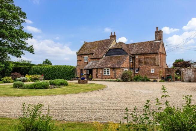 4 bed property, in New Road, £1,200,000