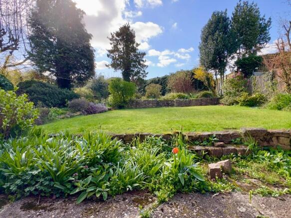 4 bed property, in Russley Road, £400,000