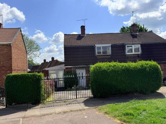 2 bed property, in Garnett Crescent, £115,000