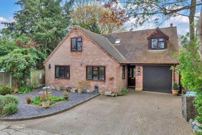 5 bed property, in Orchard Road, £799,000