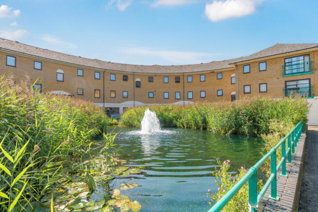 2 bed property, in Plover Way, £380,000