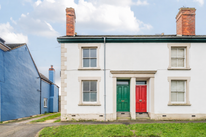 3 bed property, in Gloucester Street, £300,000
