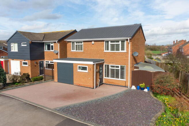 4 bed property, in Southwell Close, £375,000
