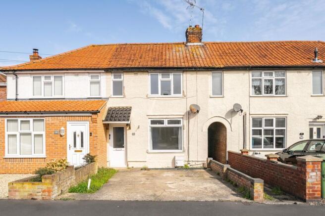 2 bed property, in Charles Avenue, £210,000