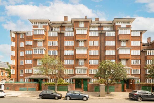1 bed property, in Lisson Grove, £500,000