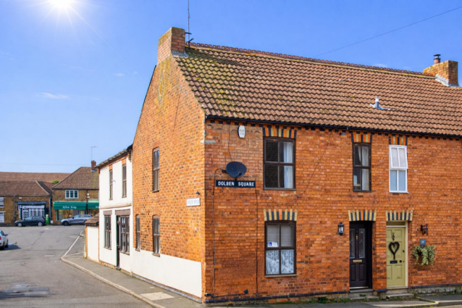 4 bed property, in Dolben Square, £350,000