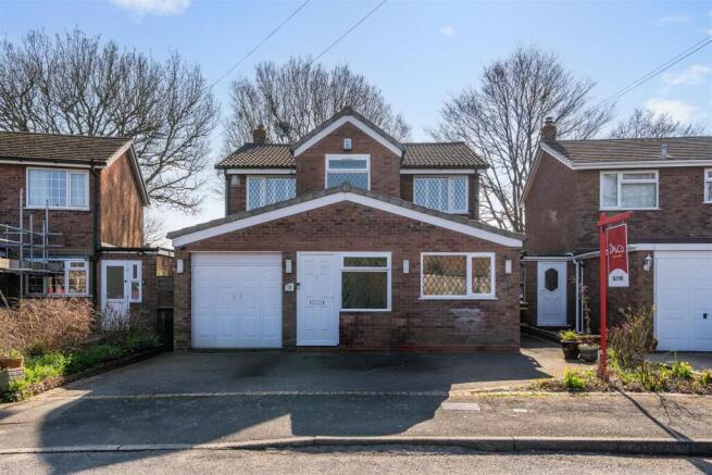 4 bed property, in Park View, £550,000