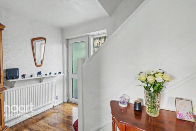 3 bed property, in Festival Crescent, £250,000