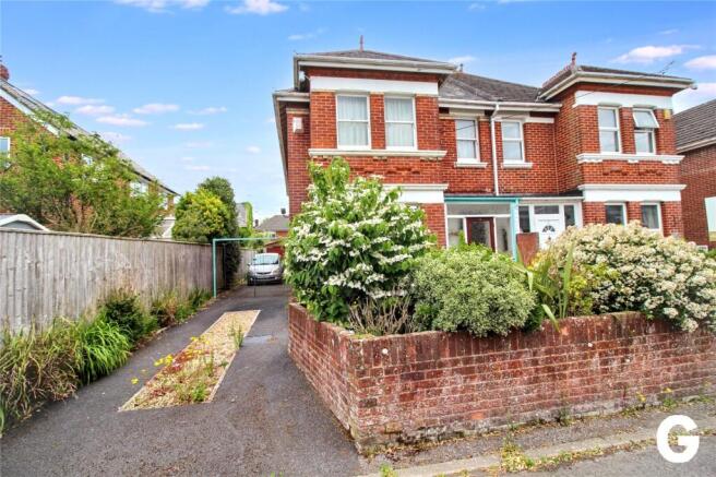 4 bed property, in Middle Lane, £450,000