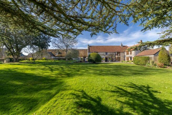 6 bed property, in High Street, £1,825,000