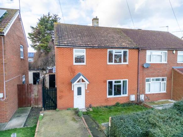 3 bed property, in Hartshill Road, £325,000