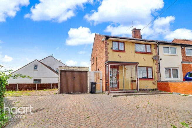 3 bed property, in Kinsdale Drive, £220,000