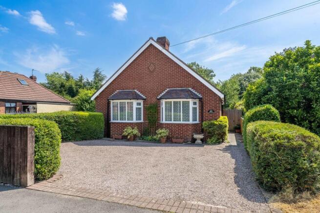 2 bed property, in The Warren, £350,000