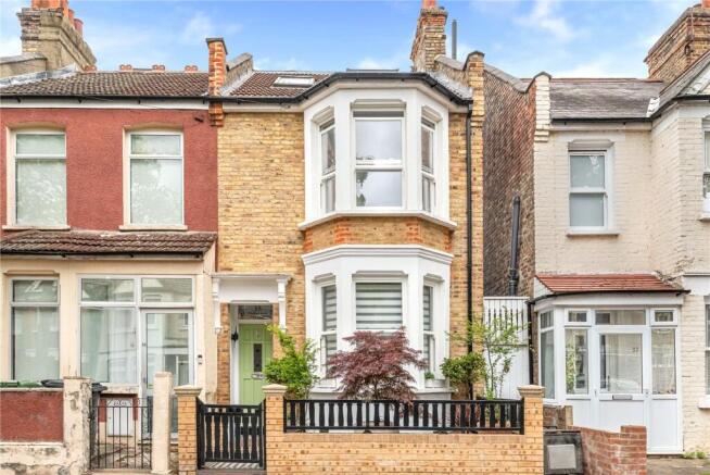 4 bed property, in Morland Road, £850,000