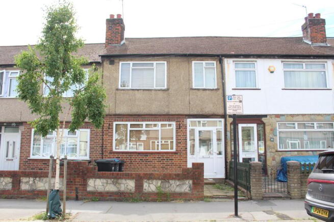 3 bed property, in Kynaston Avenue, £400,000