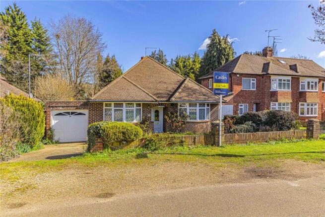 2 bed property, in Links Drive, £900,000