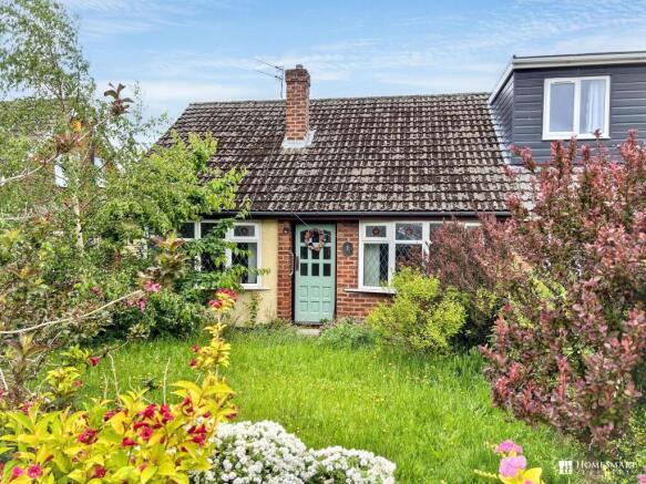 3 bed property, in Montpelier Avenue, £200,000