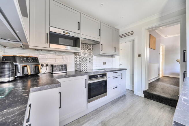 3 bed property, in Livingstone Road, £270,000