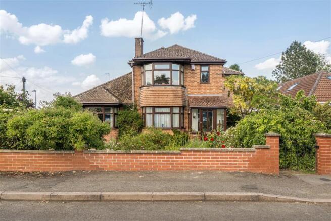 4 bed property, in Millfields Avenue, £475,000