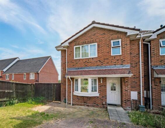 3 bed property, in The Meadow, £239,000