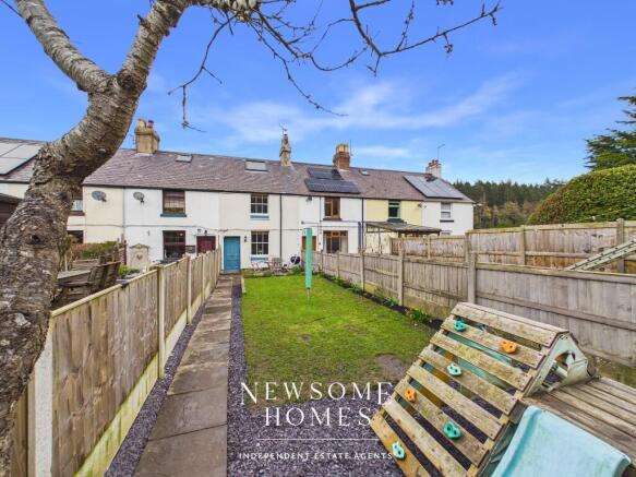 2 bed property, in Railway Terrace, £190,000