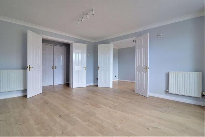 2 bed property, in Otley Court, £350,000