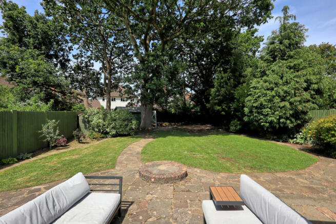 4 bed property, in Norsey View Drive, £775,000