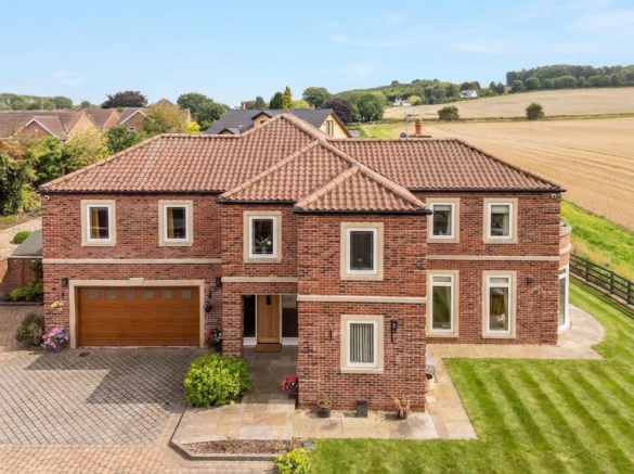 4 bed property, in Bramble House, £1,095,000
