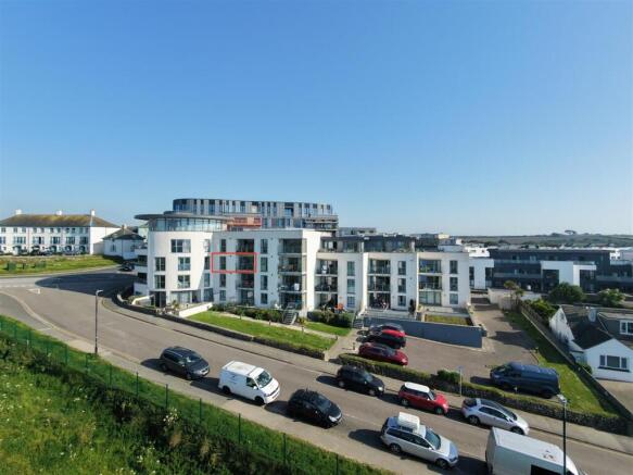 1 bed property, in Ocean Gate, £275,000