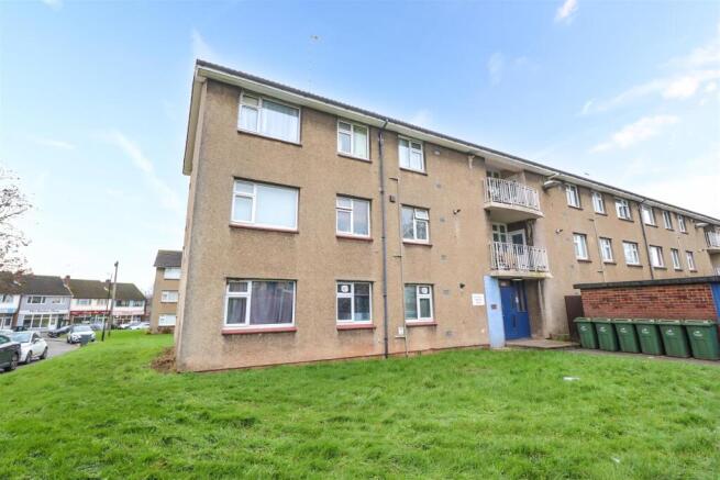 2 bed property, in Fred Lee Grove, £115,000