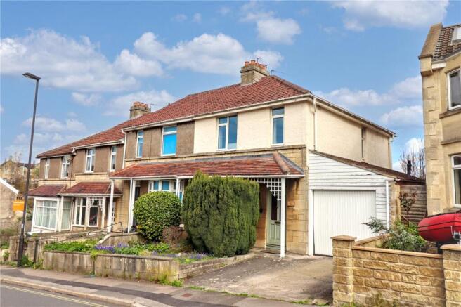 3 bed property, in Lymore Avenue, £375,000