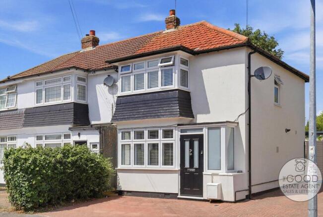 2 bed property, in Southern Drive, £525,000