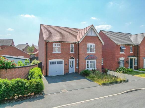4 bed property, in Gilliflower Way, £375,000