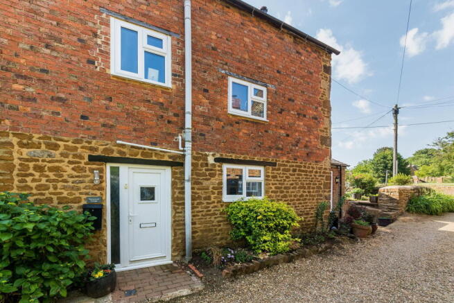 2 bed property, in Maynewood Cottage, £325,000