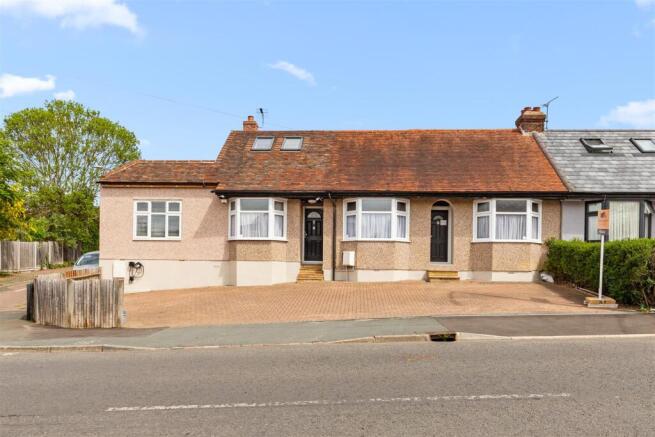 2 bed property, in Upshire Road, £450,000