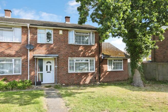 3 bed property, in Somerset Crescent, £325,000