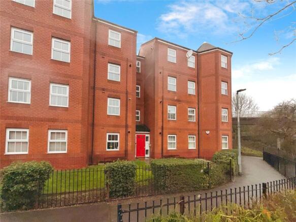 2 bed property, in Palmerston Road, £100,000