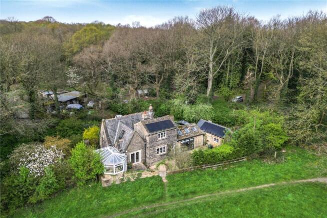 4 bed property, in South Lodge, £650,000