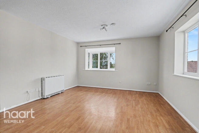 2 bed property, in Alperton, £350,000