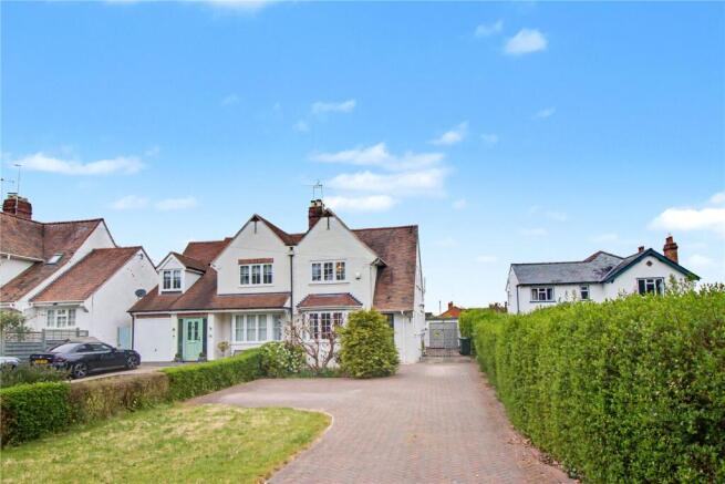 2 bed property, in Malvern Road, £350,000