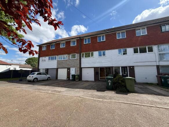 4 bed property, in Perkins Court, £450,000